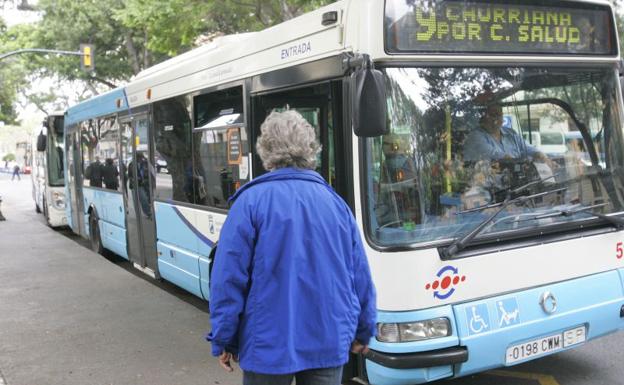 El Ayuntamiento amplía la gratuidad del autobús a unos 24.000 jubilados más