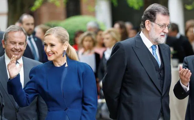 Cifuentes junto a Rajoy en la entrega del Premio Cervantes.