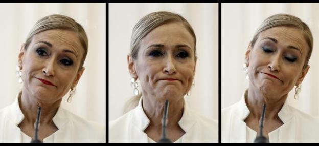 Cifuentes, durante el anuncio de su dimisión.