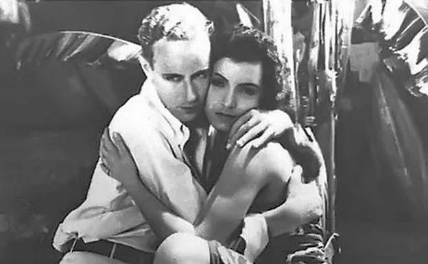 Leslie Howard y Conchita Montenegro, en 'Prohibido' (1931). 