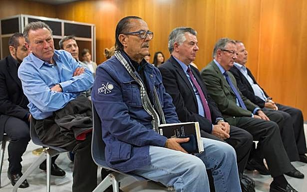 Julián Muñoz y Juan Antonio Roca, ayer en el juicio por irregularidades urbanísticas contra ellos. 