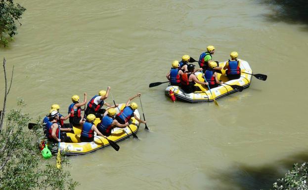 7. En el tramo malagueño del río Genil se puede practicar el rafting.