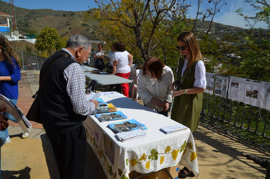 Acoge una fiesta multitudinaria para festejar la distinción de la FAO a un sistema de cultivo tradicional del que viven 2.000 familias de la Axarquía