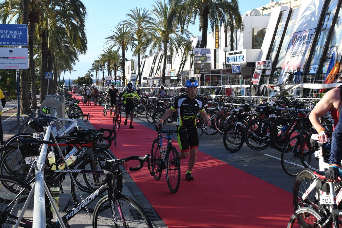 El británico David McNamee ha conquistado el primer Ironman 70.3 Marbella que abre el calendario europeo de la especialidad. En total había 2.500 inscritos