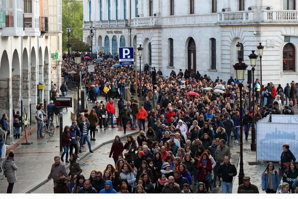 Miles de personas marchan por las calles de Burgos para mostrar su condena unánime ante el asesinato machista de Silvia Plaza