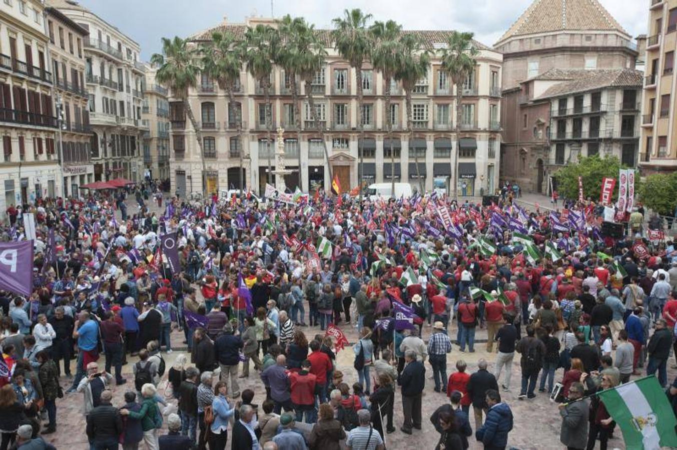 Miles de malagueños participan en la marcha del Día del Trabajo, convocada por CCOO y UGT y apoyada por partidos y colectivos de izquierda