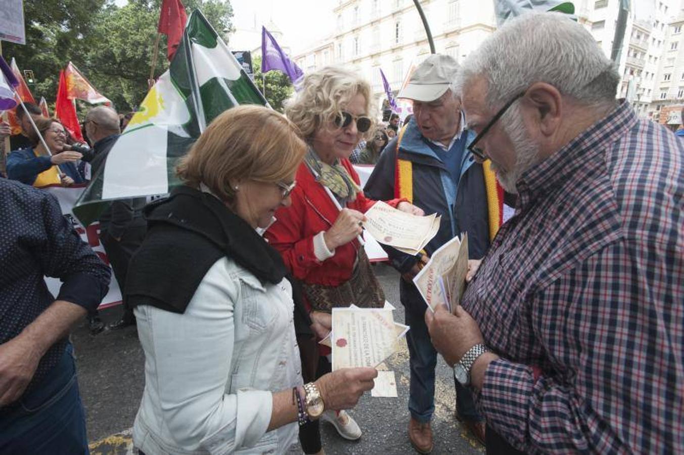 Miles de malagueños participan en la marcha del Día del Trabajo, convocada por CCOO y UGT y apoyada por partidos y colectivos de izquierda