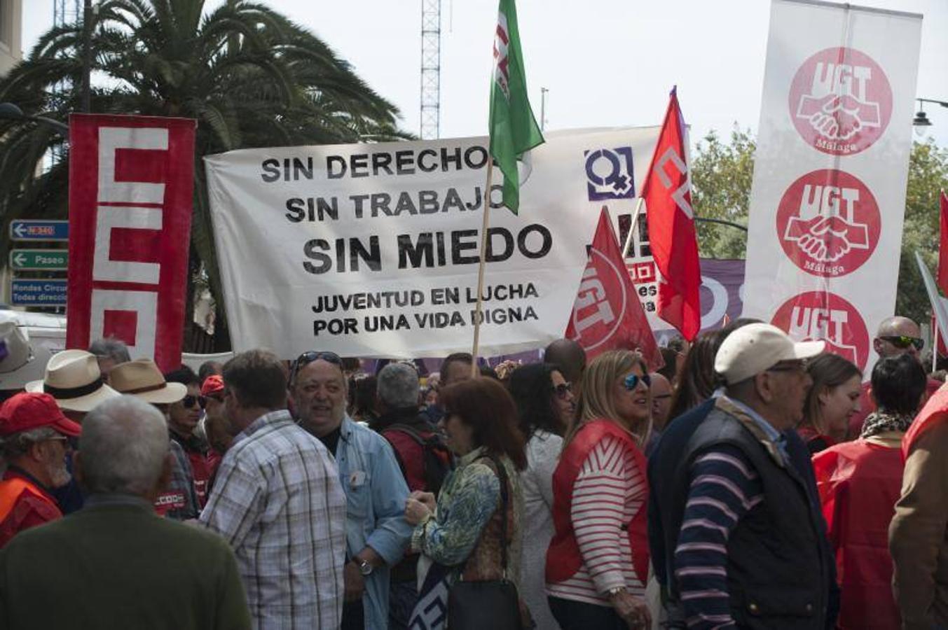 Miles de malagueños participan en la marcha del Día del Trabajo, convocada por CCOO y UGT y apoyada por partidos y colectivos de izquierda