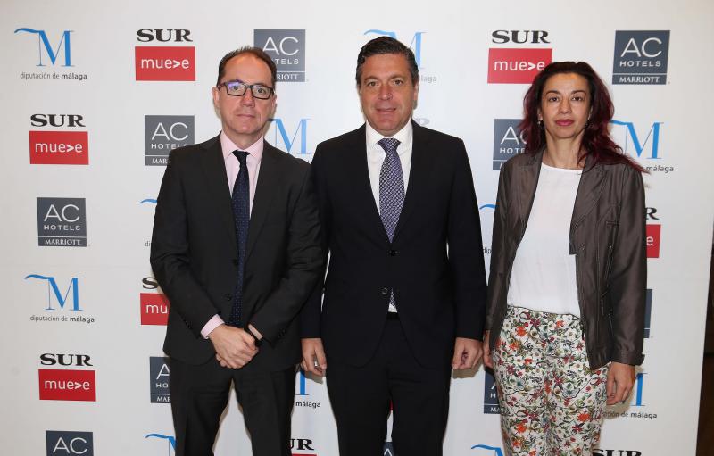 El Aeropuerto de Málaga ya tiene en marcha actuaciones para subir su capacidad máxima hasta los 29 millones de viajeros. Serán dos millones más que la actual y diez millones más que los actuales. Así lo ha anunciado esta mañana el presidente y consejero delegado de Aeropuertos Españoles y Navegación Aérea (Aena), Jaime García-Legaz, durante la celebración del foro Lidera Málaga, organizado por SUR, la Diputación de Málaga y el hotel AC Málaga Palacio
