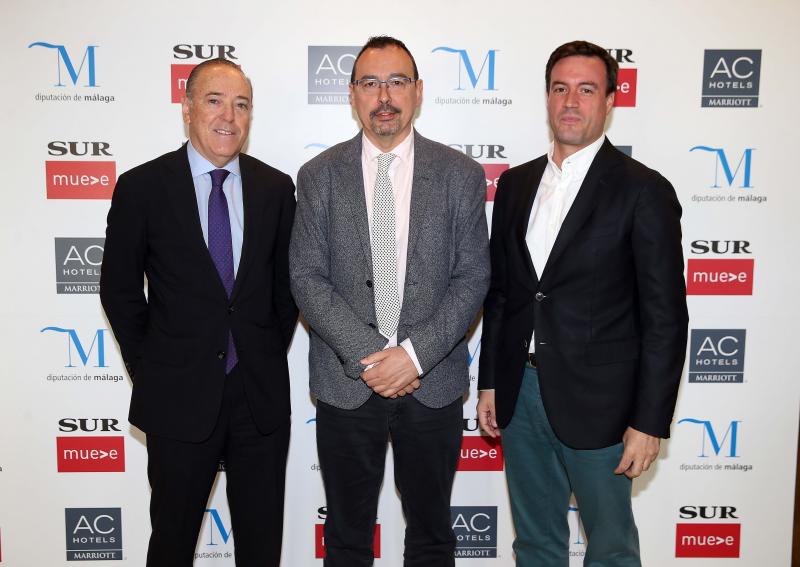 El Aeropuerto de Málaga ya tiene en marcha actuaciones para subir su capacidad máxima hasta los 29 millones de viajeros. Serán dos millones más que la actual y diez millones más que los actuales. Así lo ha anunciado esta mañana el presidente y consejero delegado de Aeropuertos Españoles y Navegación Aérea (Aena), Jaime García-Legaz, durante la celebración del foro Lidera Málaga, organizado por SUR, la Diputación de Málaga y el hotel AC Málaga Palacio