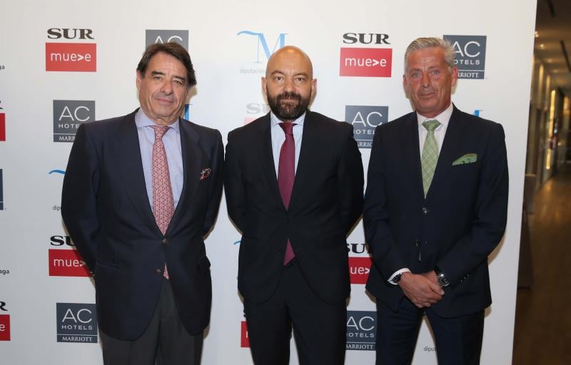 El Aeropuerto de Málaga ya tiene en marcha actuaciones para subir su capacidad máxima hasta los 29 millones de viajeros. Serán dos millones más que la actual y diez millones más que los actuales. Así lo ha anunciado esta mañana el presidente y consejero delegado de Aeropuertos Españoles y Navegación Aérea (Aena), Jaime García-Legaz, durante la celebración del foro Lidera Málaga, organizado por SUR, la Diputación de Málaga y el hotel AC Málaga Palacio