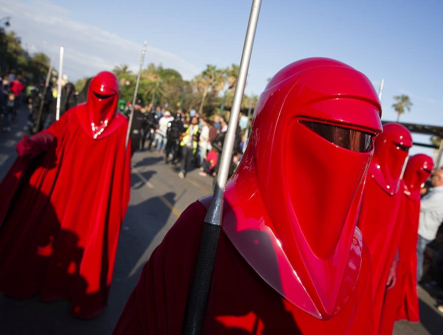 Así es el desfile de la Legión 501 de Star Wars por el Centro de Málaga organizado por la Fundación Andrés Olivares.