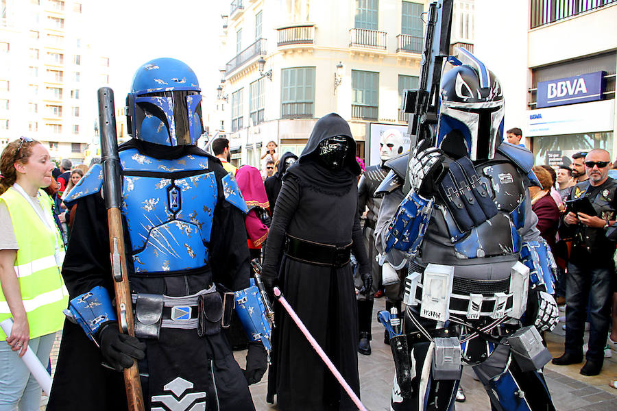 Así es el desfile de la Legión 501 de Star Wars por el Centro de Málaga organizado por la Fundación Andrés Olivares.