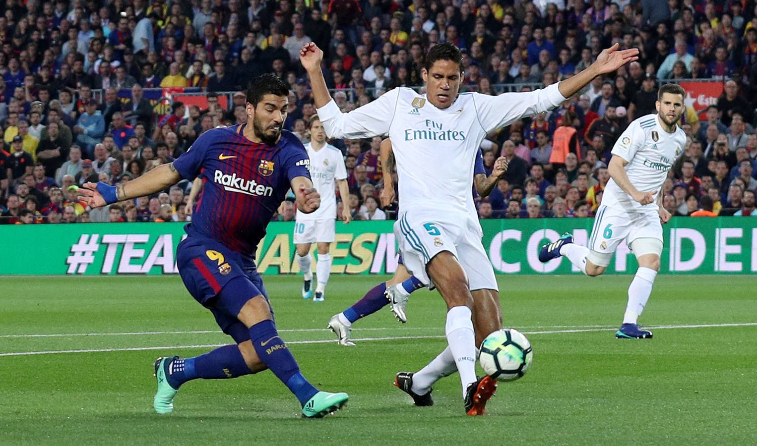 Barcelona y Real Madrid empataron (2-2) en el clásico disputado en el Camp Nou, un partido vibrante en el que hubo goles, emoción, tensión y mucha polémica. 