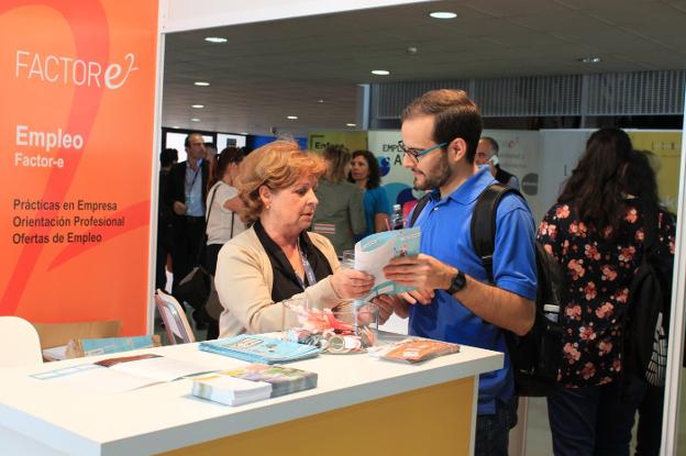 La Universidad espera que más de 4.000 estudiantes y egresados acudan a la Feria.