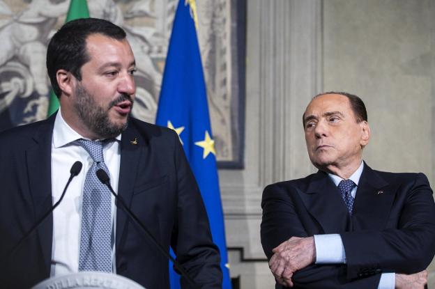 El líder de la coalición de derechas, Matteo Salvini, junto a Silvio Berlusconi. :: Angelo Carconi / efe