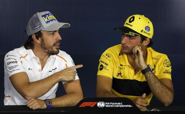 Fernando Alonso y Carlos Sáinz, durante la rueda de prensa previa al Gran Premio de España de Fórmula1.