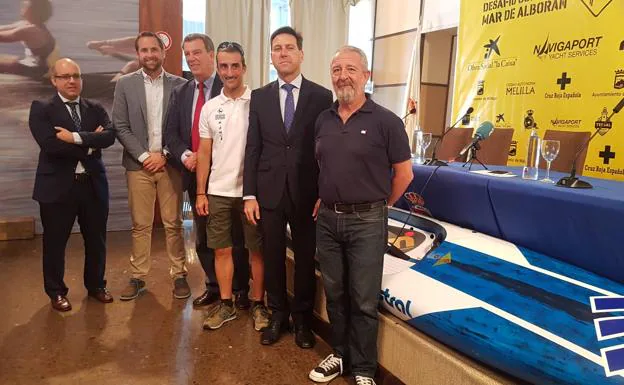 De Málaga a Melilla en una tabla de paddle surf con un fin solidario 