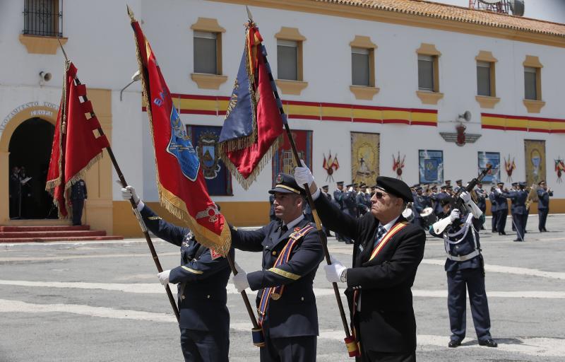 Un total de 156 malagueños juran o renuevan el juramento a la bandera de España en la base aérea de la capital 