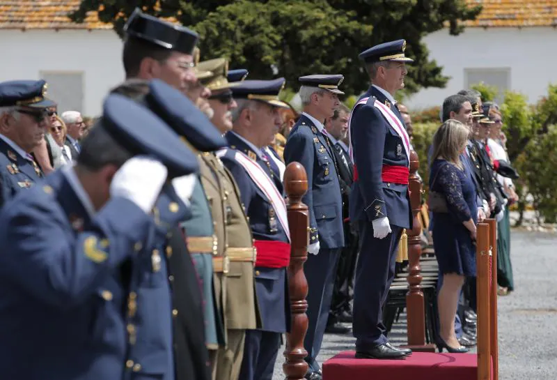 Un total de 156 malagueños juran o renuevan el juramento a la bandera de España en la base aérea de la capital 