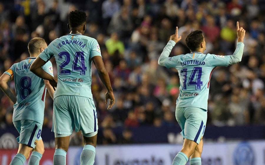 El Barça perdió la imbatibilidad en el Ciutat de Valencia a pesar del hat-trick de Coutinho y el penalti transformado por Suárez. Con esta victoria, el Levante acumula cinco consecutivas en casa