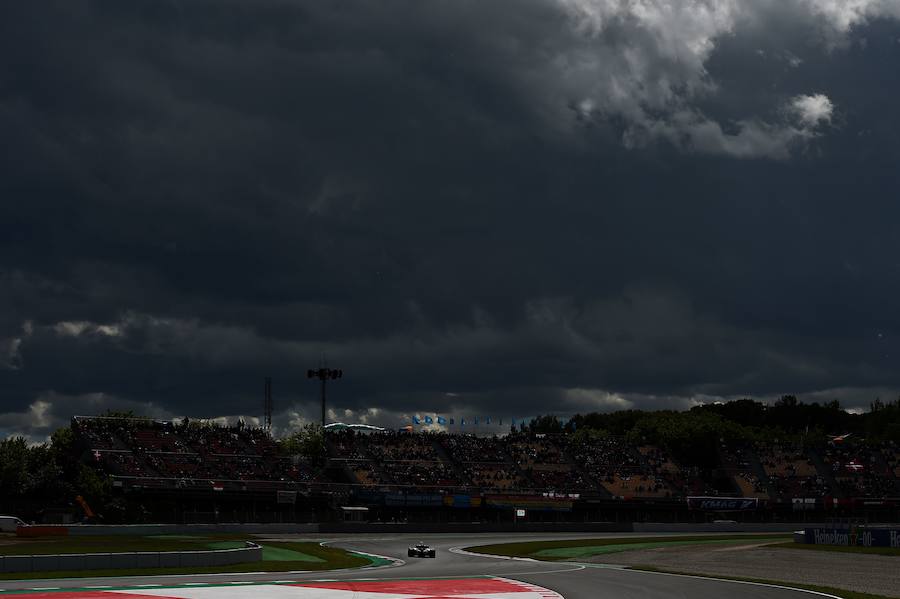 Hamilton sigue líder en la general tras ganar en Montmeló. Alonso quedó en octava posición y Sainz consiguió una merecida séptima plaza.