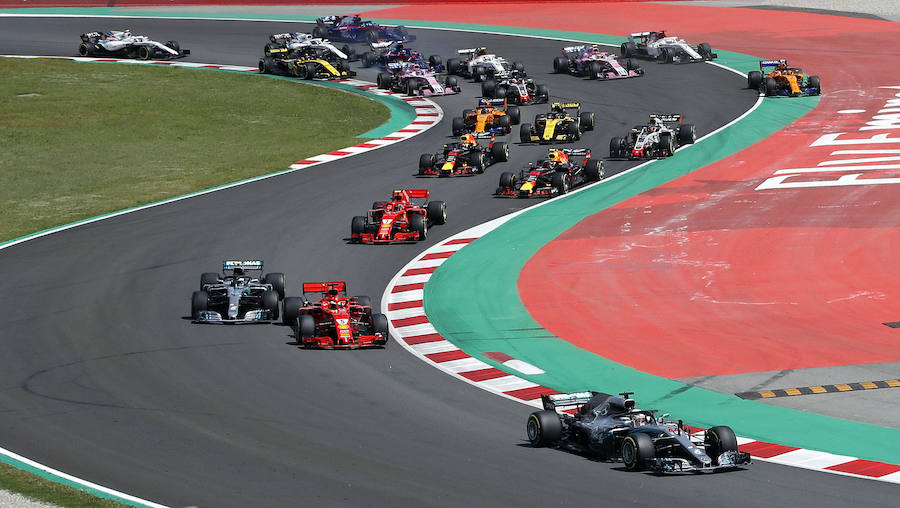 Hamilton sigue líder en la general tras ganar en Montmeló. Alonso quedó en octava posición y Sainz consiguió una merecida séptima plaza.