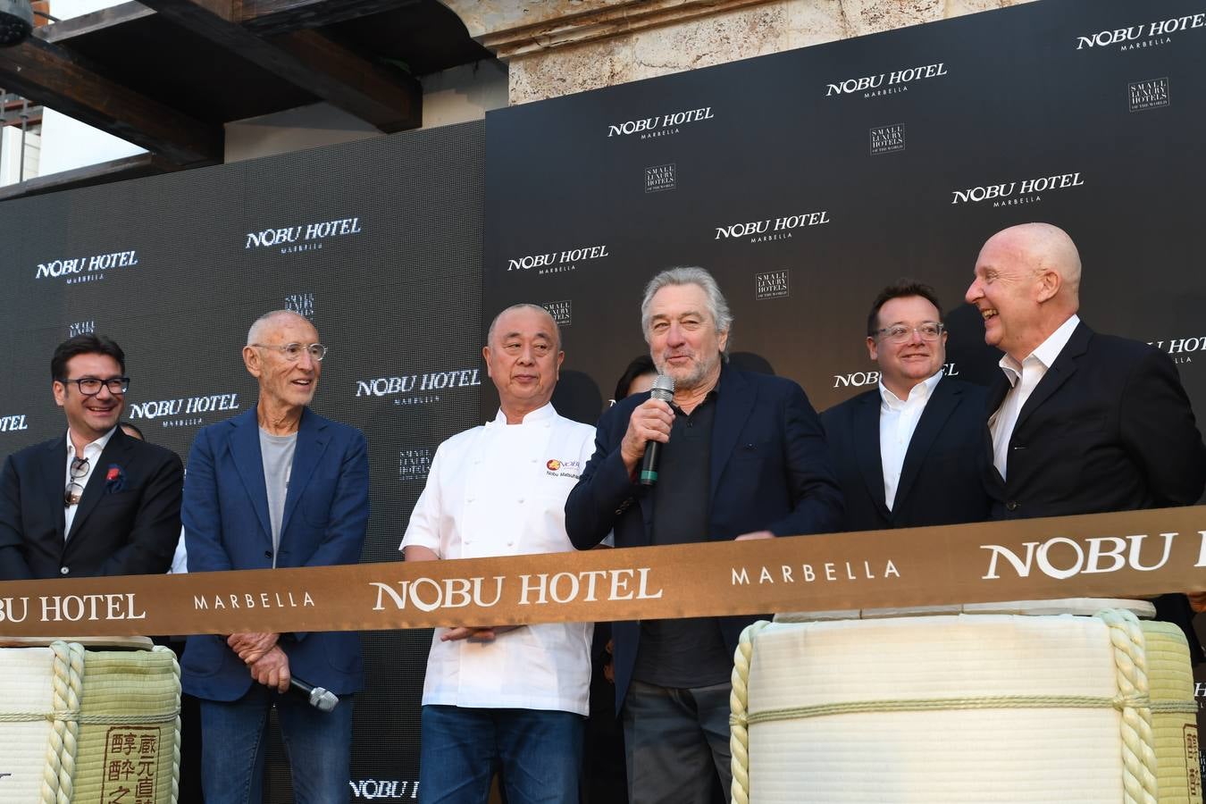 Robert de Niro inaugura junto al chef Nobu y el productor Meir Teper el hotel de lujo de la marca Nobu en Marbella ante numerosos invitados.