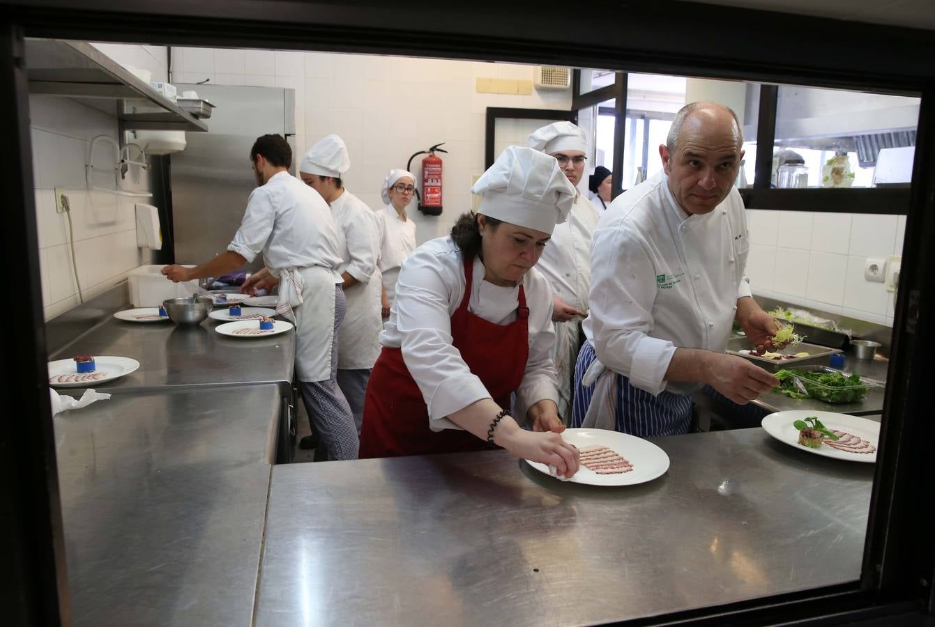 La escuela de hostelería ofrecerán al público la posibilidad de participar en estas actividades formativas, tres días a la semana, de martes a jueves y ofertarán tres tipos de menús de temporada, elaborado por el equipo de formadores del centro