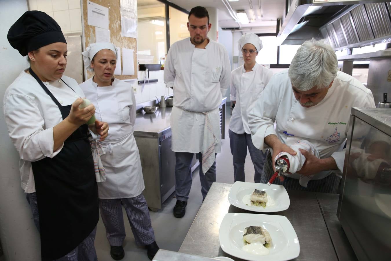 La escuela de hostelería ofrecerán al público la posibilidad de participar en estas actividades formativas, tres días a la semana, de martes a jueves y ofertarán tres tipos de menús de temporada, elaborado por el equipo de formadores del centro