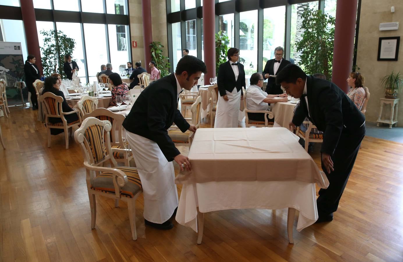 La escuela de hostelería ofrecerán al público la posibilidad de participar en estas actividades formativas, tres días a la semana, de martes a jueves y ofertarán tres tipos de menús de temporada, elaborado por el equipo de formadores del centro