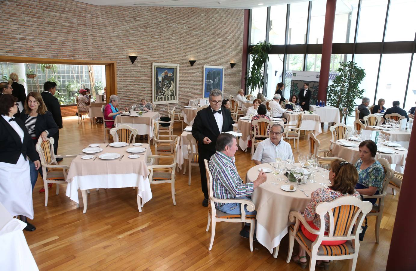 La escuela de hostelería ofrecerán al público la posibilidad de participar en estas actividades formativas, tres días a la semana, de martes a jueves y ofertarán tres tipos de menús de temporada, elaborado por el equipo de formadores del centro