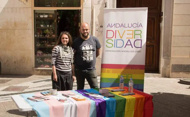 Andalucía Diversidad instaló ayer una mesa informativa.