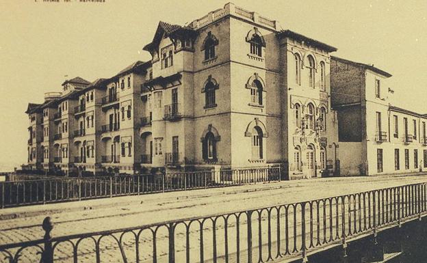 Fachada del 18 de Julio, que antes que sanatorio fue hotel.