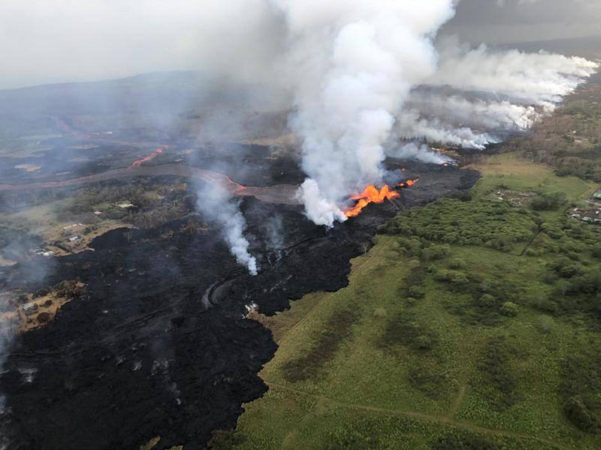 El volcán Kilauea, situado en Hawái (Estados Unidos), entró de nuevo en erupción en las últimas horas, después de hacerlo por primera vez el 3 de mayo, amenazando ahora una planta geotérmica que suministra el 25 % de la energía de la isla.
