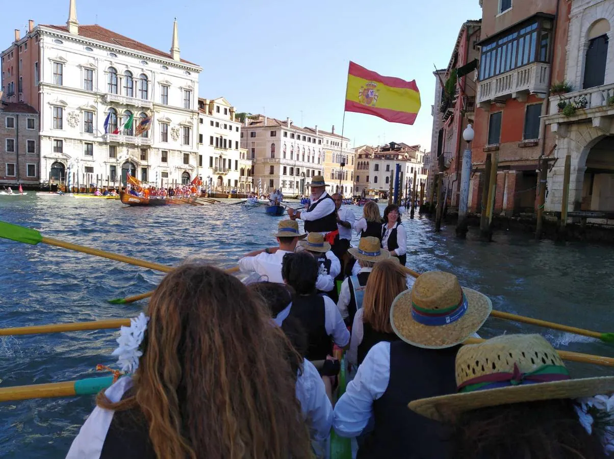 Dos jábegas (una de El Palo y otra de Pedregalejo) y una chalana participaron en la 44.ª Vogalonga de Venecia, una prueba no competitiva en la que participan miles de barcos llegados desde distintos puntos del mundo. Por primera vez participaron jábegas malagueñas.