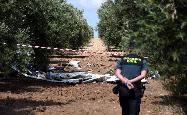 Así ha quedado la avioneta en la que viajaban los dos ocupantes