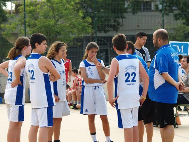 Equipo de baloncesto de las Escuelas deportivas Municipales. :: ch. m.