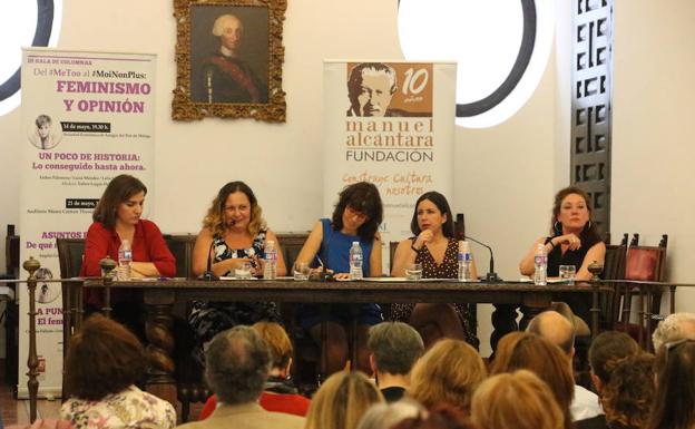 Ana Barreales, Virginia Guzmán, Cristina Consuegra, Lorena G. Maldonado y Cristina Fallarás, ayer, en la charla. 