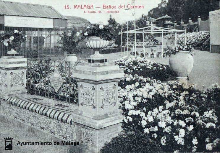Hasta la inauguración del Balneario de los Baños del Carmen, en 1918 siguiendo el concepto de Santander o San Sebastián, hombres y mujeres se bañaban por separado, en albercas de agua templada y en espacios cerrados