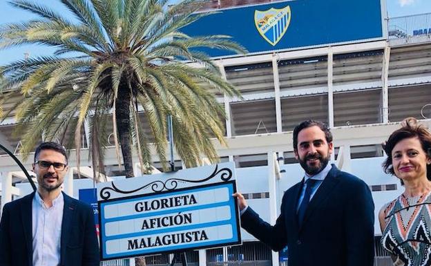 Durán, Pérez y Rodríguez, ayer delante del estadio. 