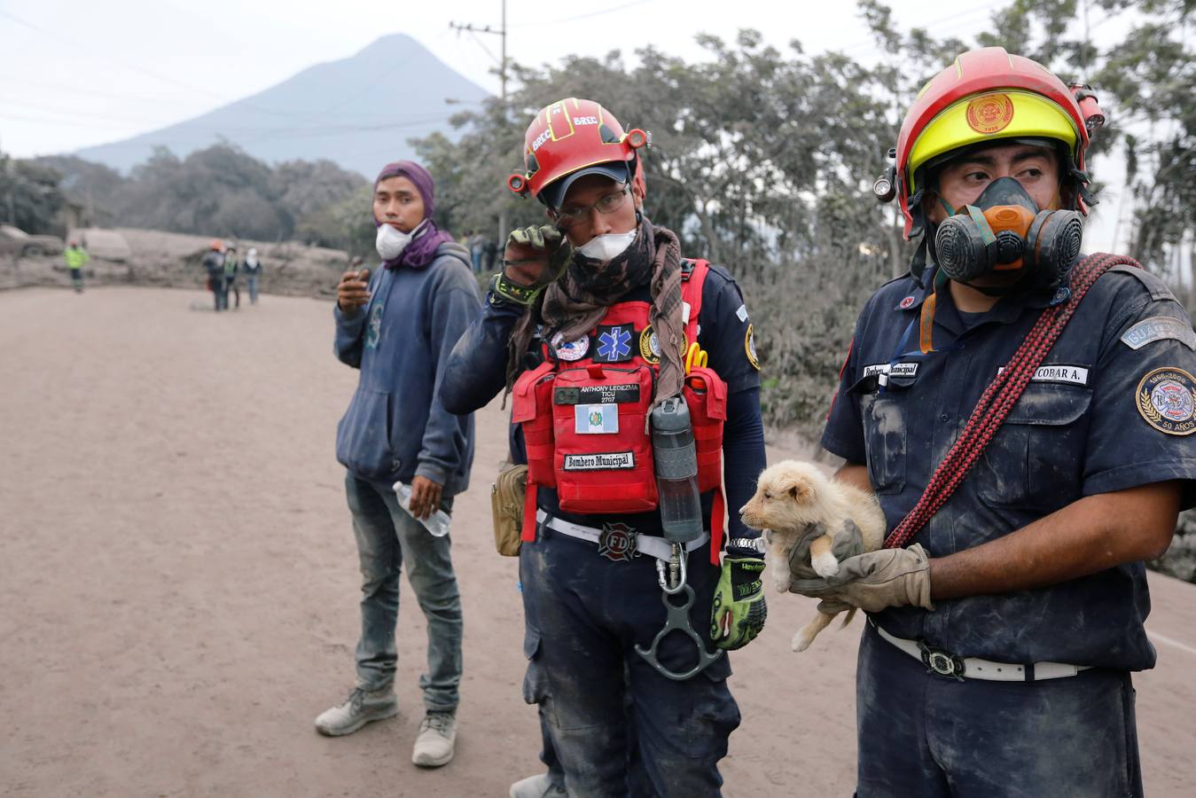 La erupción del volcán de Fuego en Guatemala ha causado al menos una treintena de muertos, aunque la cifra sigue aumentando. Las fuerzas de seguridad y salvamento se han movilizado para salvaguardar a los afectados que se cuentan por miles.