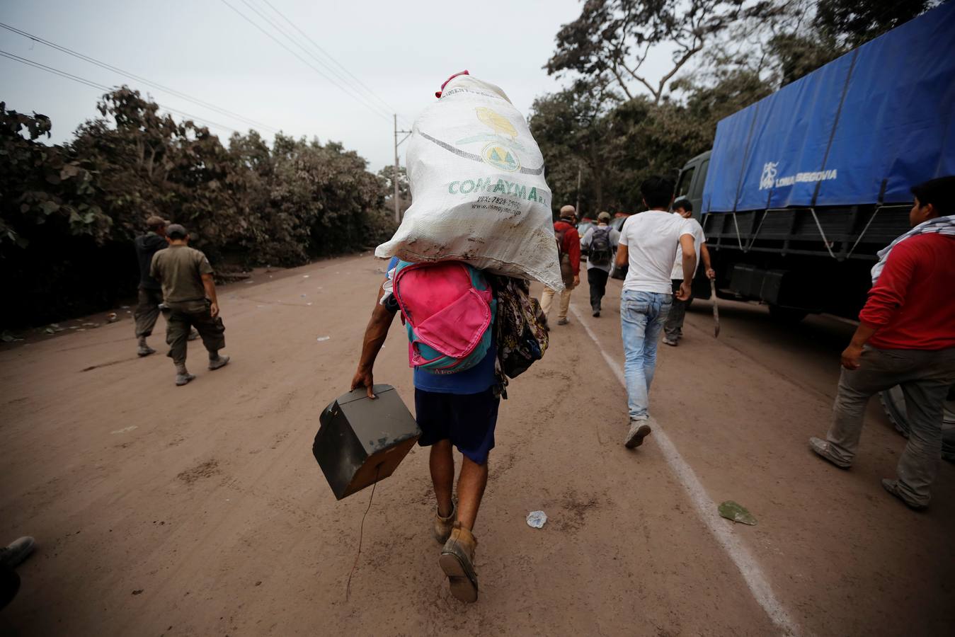 La erupción del volcán de Fuego en Guatemala ha causado al menos una treintena de muertos, aunque la cifra sigue aumentando. Las fuerzas de seguridad y salvamento se han movilizado para salvaguardar a los afectados que se cuentan por miles.