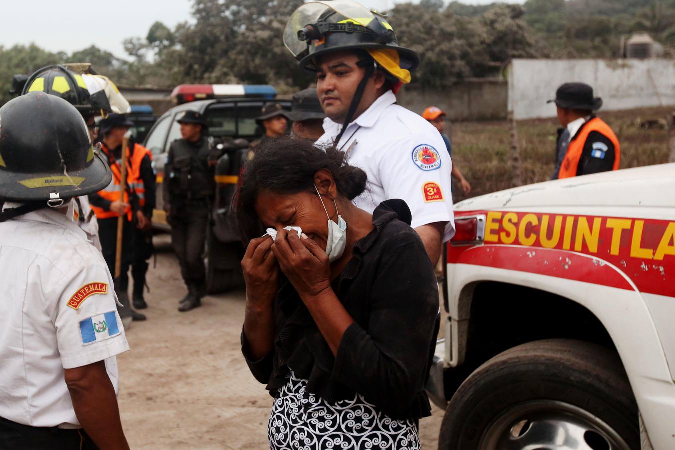 La erupción del volcán de Fuego en Guatemala ha causado al menos una treintena de muertos, aunque la cifra sigue aumentando. Las fuerzas de seguridad y salvamento se han movilizado para salvaguardar a los afectados que se cuentan por miles.