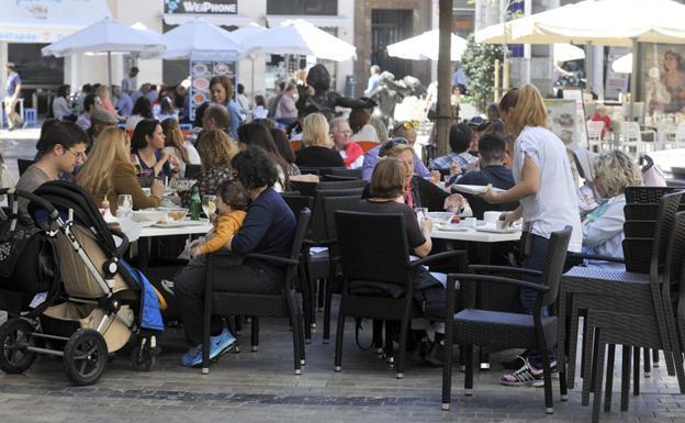 El PP y C's dan luz verde a la ordenanza de terrazas de Málaga