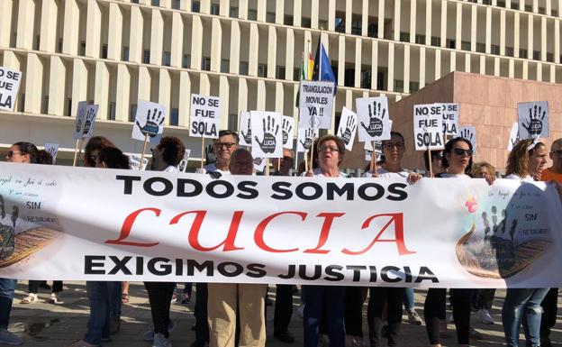 La familia de Lucía Vivar: «Lo del ministro Zoido fueron falsas promesas»