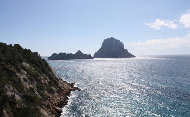 El islote Es Vedrà, en la Cala d'Hort.