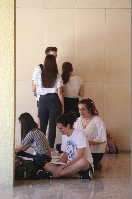 Casi 7.400 estudiantes realizan entre hoy y el jueves las pruebas de acceso y admisión a la universidad 