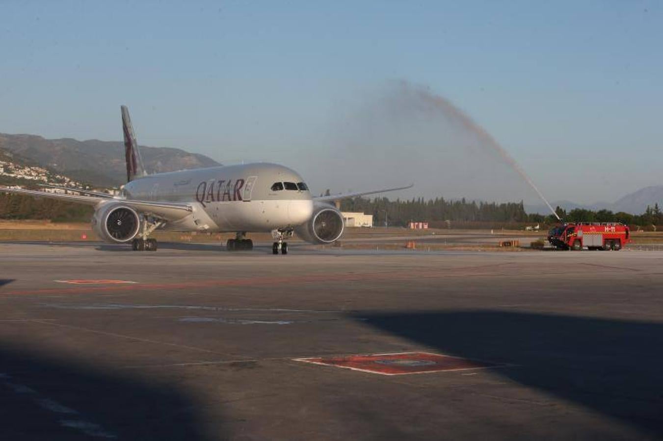 Lleno en el primer avión, que fue recibido por responsables de la compañía y de la infraestructura malagueña