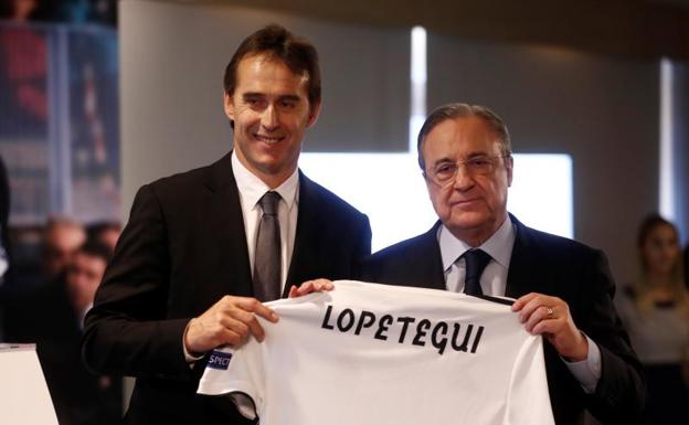 Lopetegui, con Florentino Pérez en su presentación como entrenador del Real Madrid.